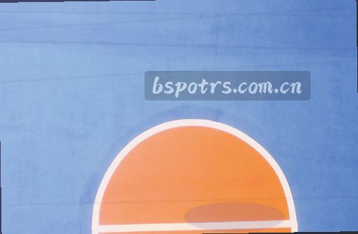 詹姆斯快攻暴扣湖人主场球迷沸腾